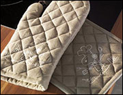 pot holder and oven mitts